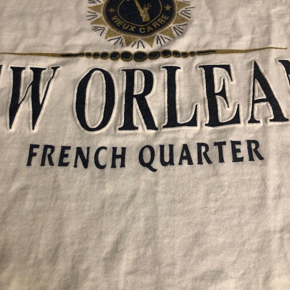 Vintage New Orleans French Quarter T-Shirt in Navy, White, & Gold; sz L - Picture 7 of 8